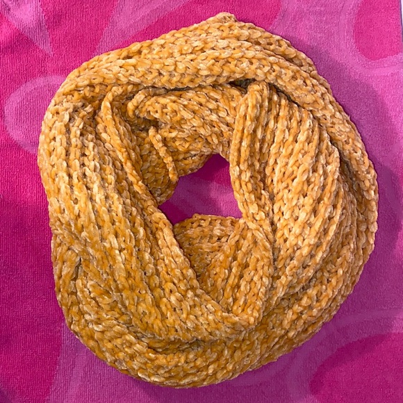 KNIT INFINITY SCARF - Picture 1 of 4